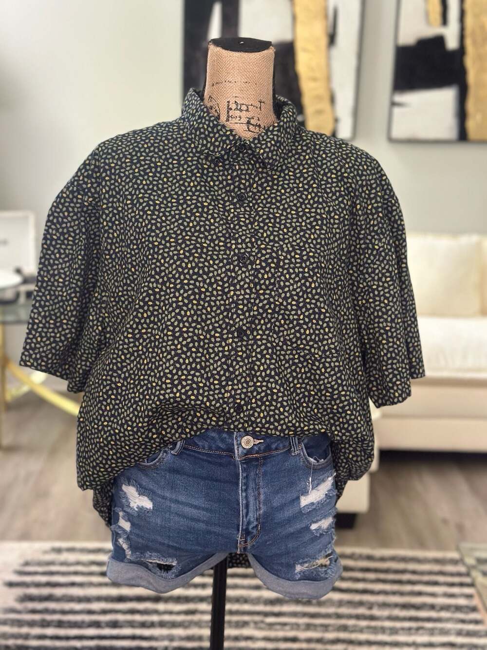 Old Navy Men's XXL Slim Fit Beetle Bug Print Short Sleeve Button Down Shirt